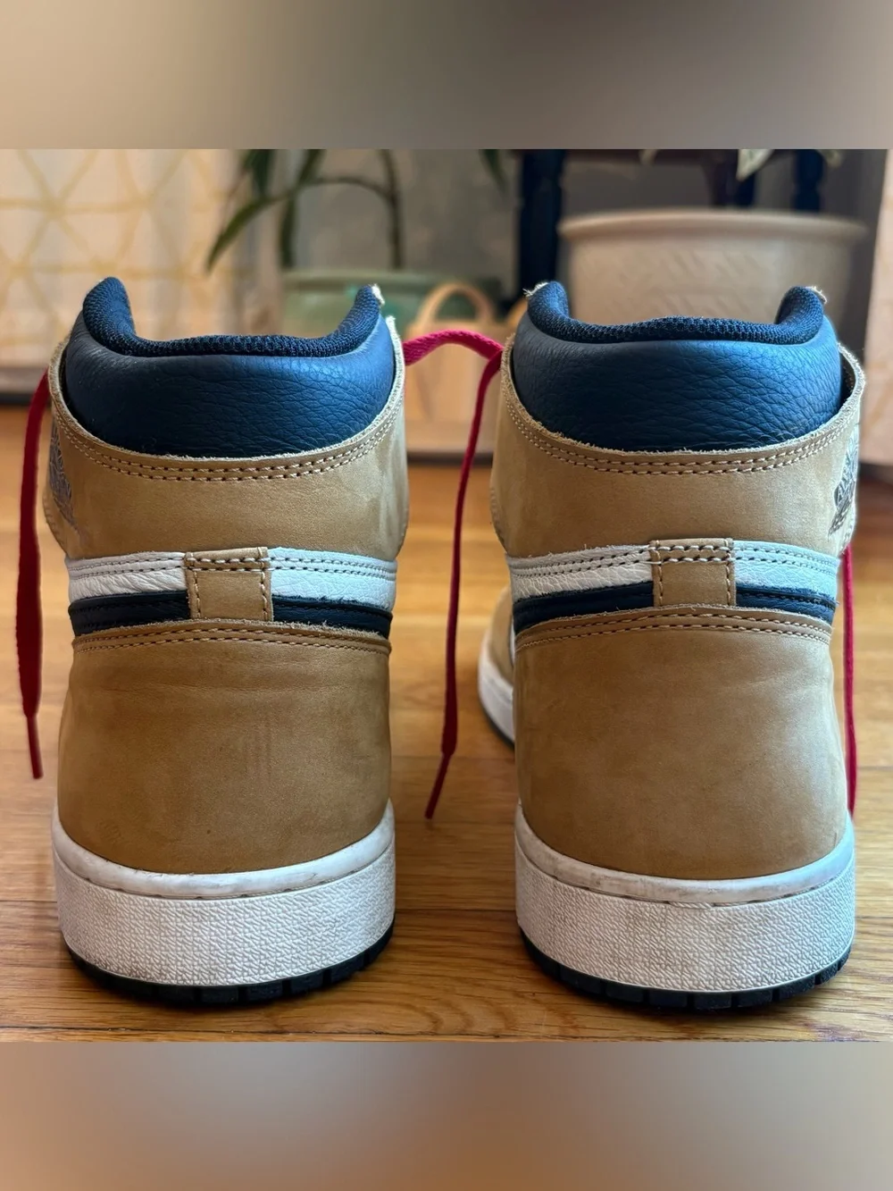 Men’s Jordan 1 High Rookie of the Year! Size 12. Good condition